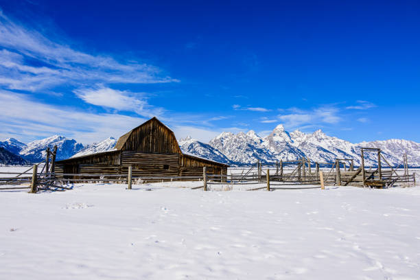 istock The John Moulton Barn in Winter 2122808362