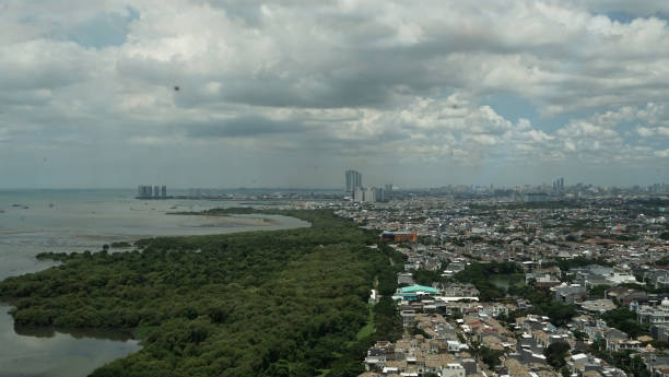 istock view of the city 2124138766