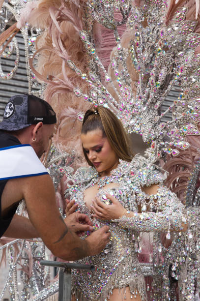 last preparations are made to costumes and makeup - samba dancing dancer salsa dancing carnival foto e immagini stock