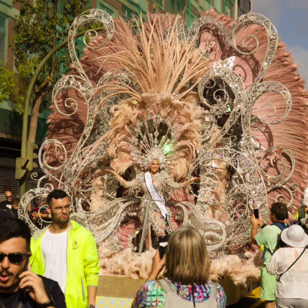 carnival dame greets the public - samba dancing dancer salsa dancing carnival foto e immagini stock