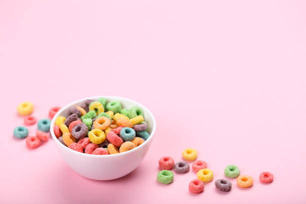 istock Colorful corn rings in bowl on pink background 2125658782