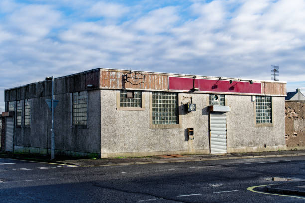 istock Derelict pub business closed in Glasgow suburbs 2125887980