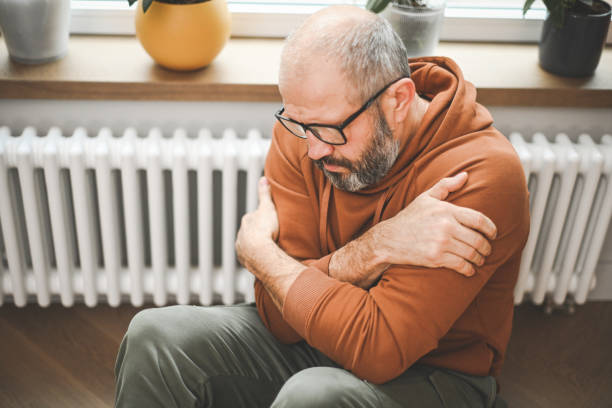 mature adult man (mental burnout) - shock frustration damaged inflammation zdjęcia i obrazy z banku zdjęć