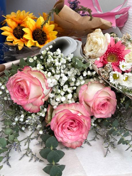 istock Pink roses bouquet for greeting 2126603193