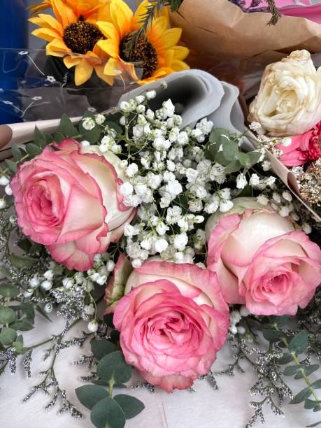 istock Pink roses bouquet for greeting 2126603196