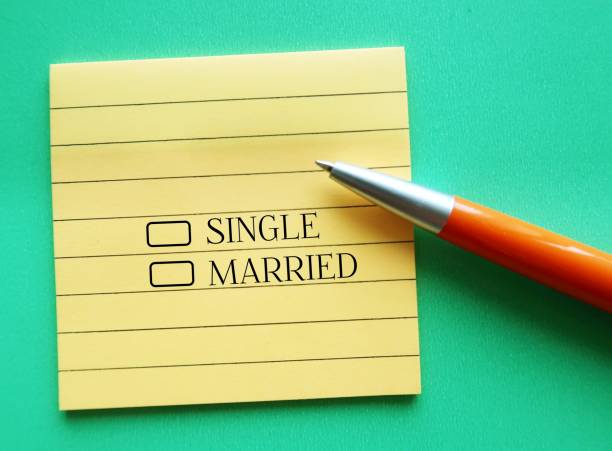istock Paper note with two choices checklists to choose between SINGLE and MARRIED. relationship status concept - love life decision making to stay single or getting married 2126913179
