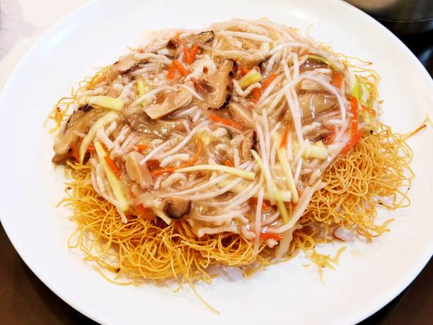 Fried noodles with shredded pork