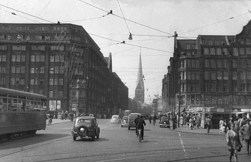 Hamburg, Germany, 1951. Street scene in Hamburg. The Mönckebergstrasse in 50ies of the last century. Furthermore: pedestrians, cars, buildings and shops.