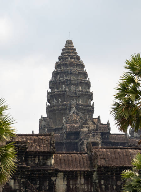 カンボジアのアンコールコンプレックスで午後のアンコールワット寺院 - ancient angkor wat footpath stone ストックフォトと画像