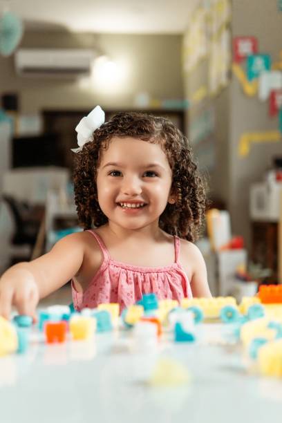 portrait of latin american little child playing with colored block - preschooler child playing latin american and hispanic ethnicity fotografías e imágenes de stock