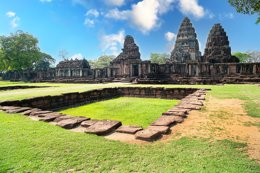 The Phimai historical park is one of the largest Khmer temples of Thailand.
