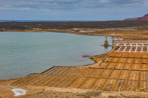 Salt flats for the capturing and production of salt from seawater - extensive mineral production