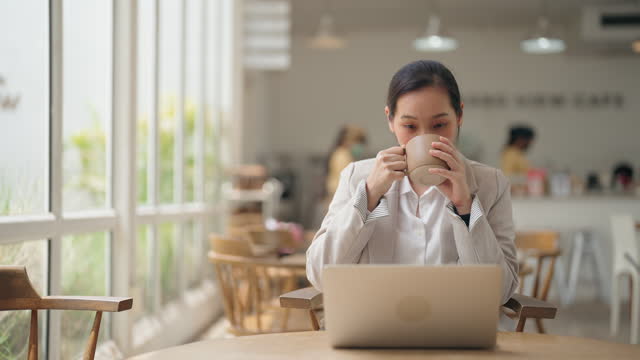 Businesswoman using laptop at Coffee