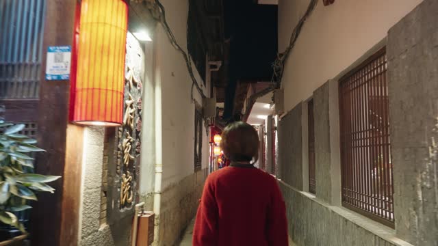 Tourist visiting the Old Town of Lijiang,Yunnan,China.