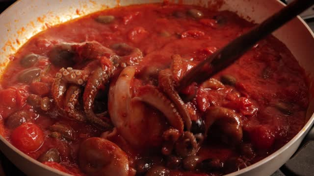 Cooking tomato sauce octopus