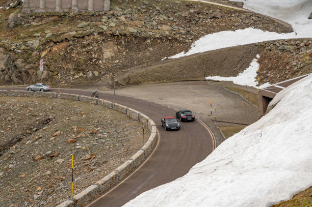 porsche 911 and 718 boxster sports cars in the alps - ferrari italian culture porsche porsche 911 imagens e fotografias de stock