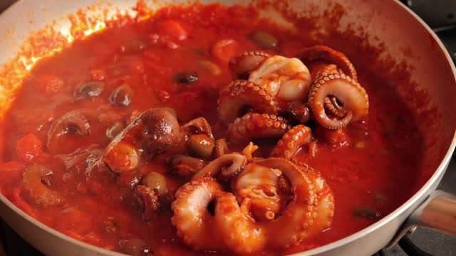 Cooking tomato sauce octopus