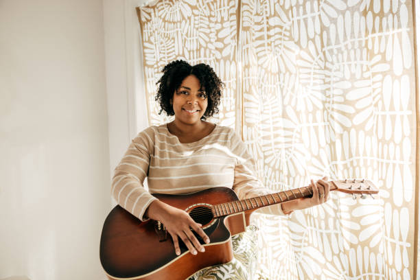 Women with guitar