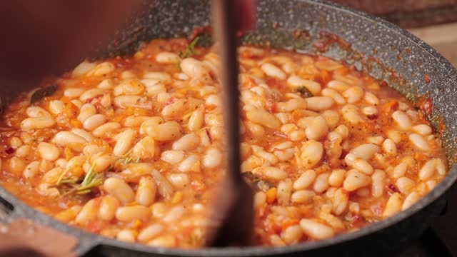 Cooking Tuscan style Beans