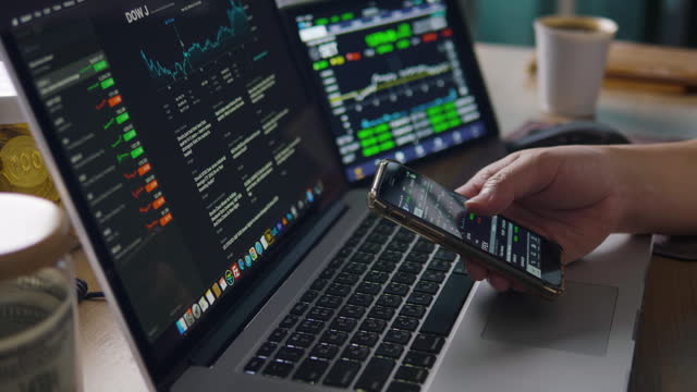 Buy and sell stocks, trade stocks, watch stock trading on the monitor, work and invest in the stock market.