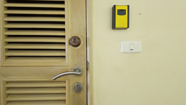 Apartment Door Entry: Doorbell and Key Lock
