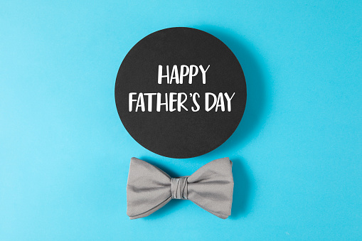 Happy father’s day note with bowtie on blue background