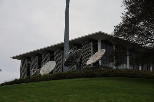 12-20-2023: San Mateo, California: College of San Mateo, dish antenna