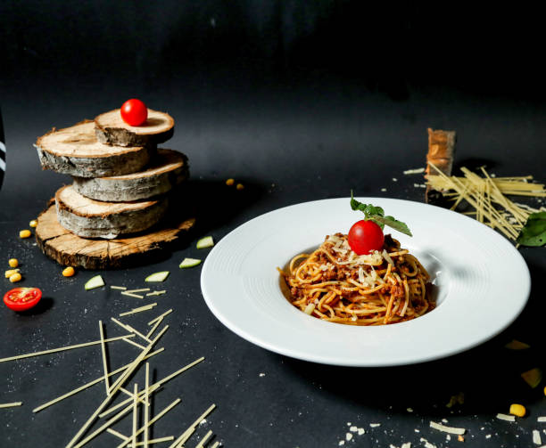 istock Spaghetti With Tomatoes and Parmesan Cheese 2137337137