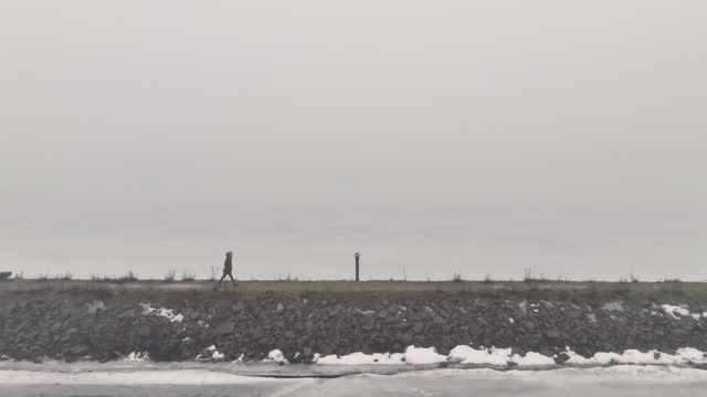 A promenade in the bleak mist