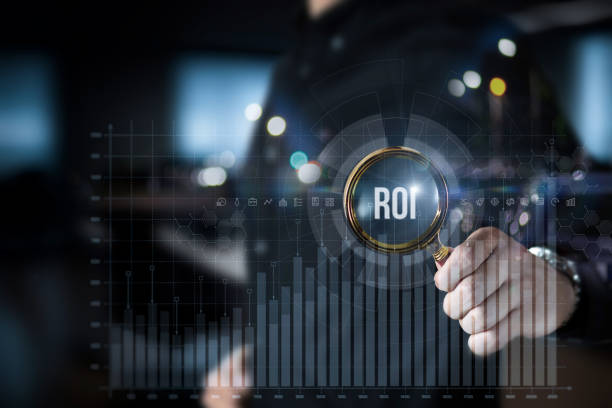 istock Investor analyzes return on investment on virtual screen. 2138819407