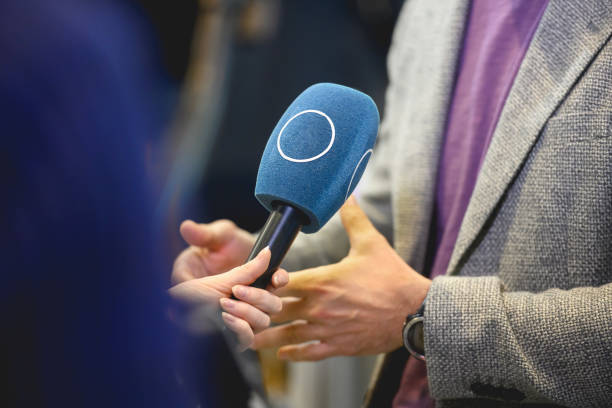 istock Female journalist interviewing a politician 2138898867