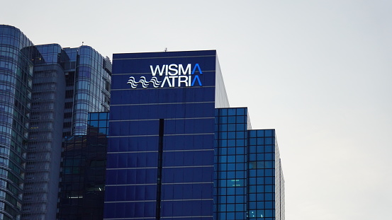 Singapore, April 5, 2024\n\nExperience the impressive view of Wisma Atria building located at 435 Orchard Rd, a prominent landmark boasting modern architecture and vibrant city life.