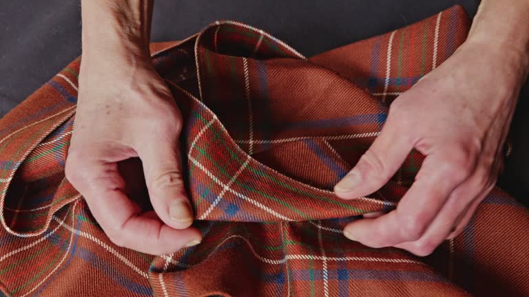 Scottish tartan fabric Burnett Hunting