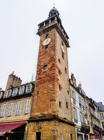 La Torre Jacquemart es una torre del reloj de unos treinta metros de altura situada en el centro de Moulins (Allier, Francia) photo