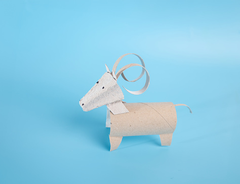 Transform a humble toilet paper roll into a delightful ram, ibex, or goat toy with this engaging DIY tutorial. Perfect for kids and kindergartens, fostering creativity and imagination
