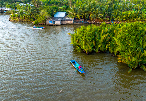 The simple life of people on Thi Tuong lagoon was captured from above. Local people take advantage of the lagoon's resources to earn extra income and food for their families. All create a picture of a peaceful homeland in Southern Vietnam