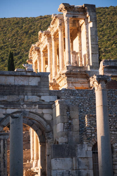 celsus library in ancient city ephesus, anatolia in selcuk, turkey. - celsus zdjęcia i obrazy z banku zdjęć