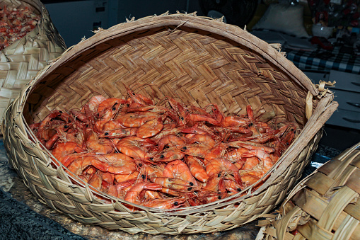 Many dried shrimp, preserved with salt, inside a basket, of indigenous origin, made of palm leaves, called by the people of Maranhão as cofo