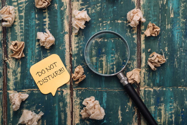 istock A yellow post it that says Do not disturb 2146676515