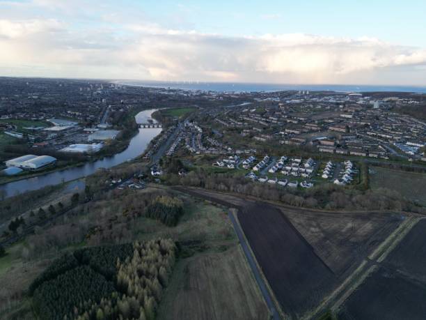 bridge of dee aberdeen - dee river scotland valley bridge - fotografias e filmes do acervo