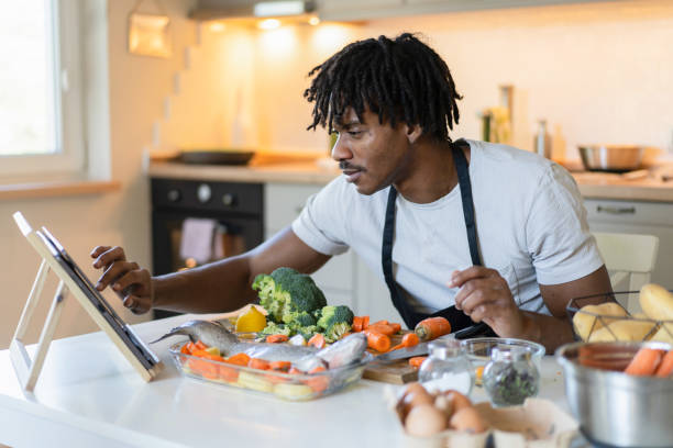 istock Looking on the internet for a healthy recipe 2147096778