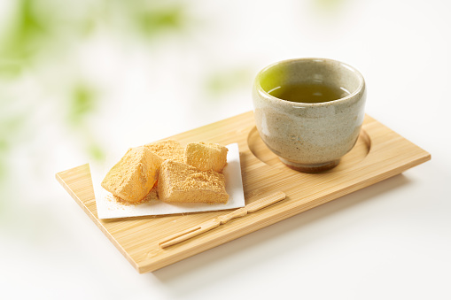 Warabi mochi is a traditional Japanese dessert made from bracken starch, soybean flour and topped off