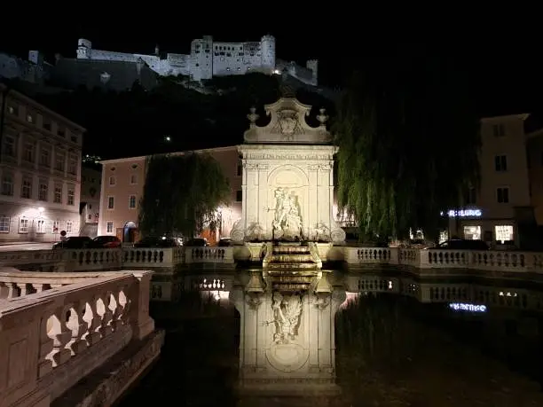 Salzburg - Wasserspiegelung in der Nacht