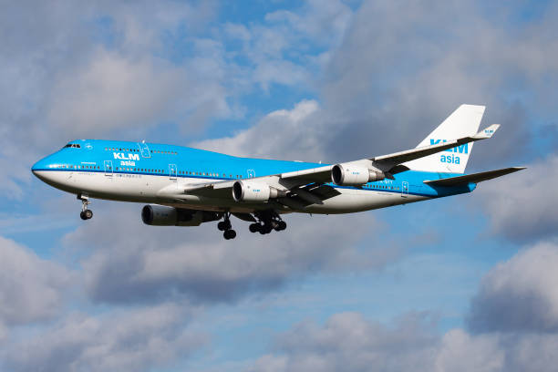 klmオランダ航空のボーイング747-400 ph-bfy旅客機がアムステルダム・スキポール空港に発着 - airplane commercial airplane air vehicle boeing 747 ストックフォトと画像