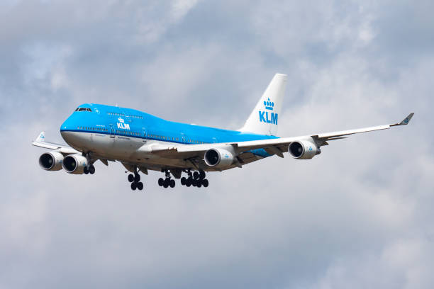 klmオランダ航空のボーイング747-400 ph-bfr旅客機がアムステルダム・スキポール空港に発着 - airplane commercial airplane air vehicle boeing 747 ストックフォトと画像