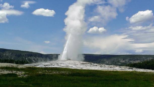 istock Yellowstone's Old Faithful 2147546706