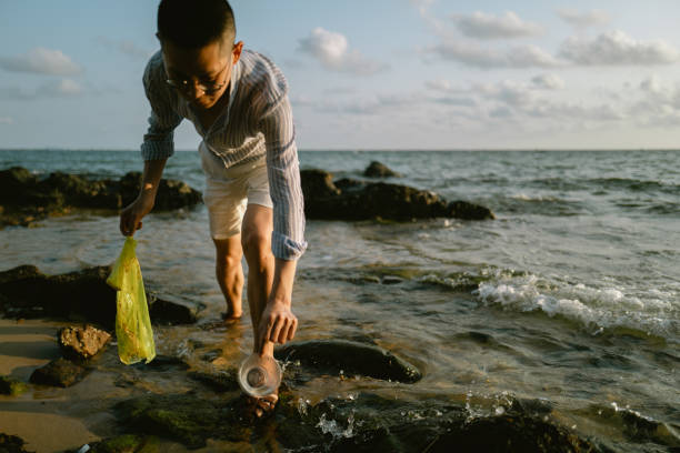 istock Cleaning Beach on Travel in Asia 2147650158