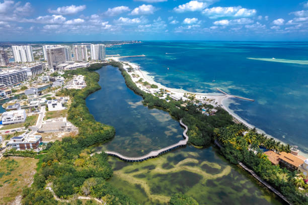 istock Aerial view of Cancun Hotel Zone, Mexico 2147652991