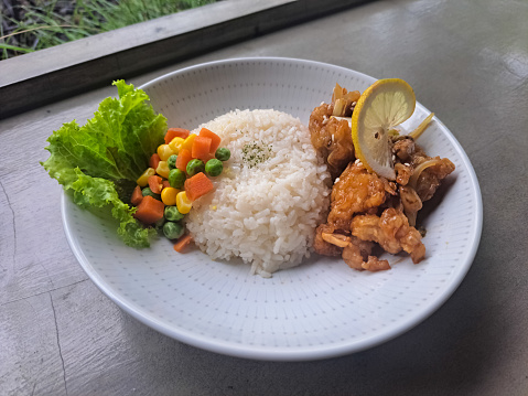 Chicken Gong Bao With Chicken Meat, Rice, Lettuce, Lime Sliced, Peanut And Mix Vegetables. Food Menu.