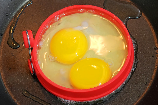 Frying two eggs at once